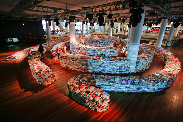 Гігантський лабіринт з 250 000 книг