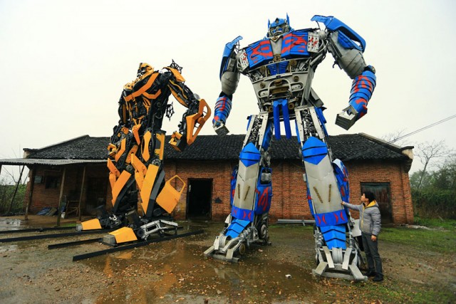 recycled-scrap-metal-sculpture-transformers-father-son-farmer-china-8
